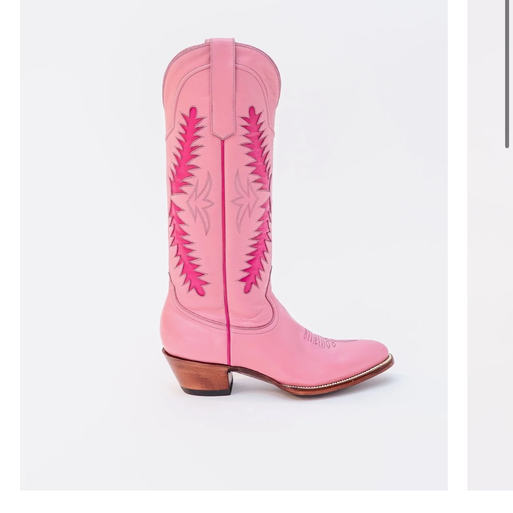 Petite Paloma Finnley Cowgirl boot in pink. Size 7.5 (fits like an 8).